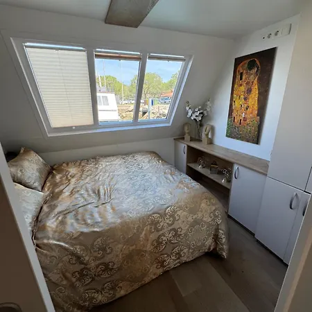 Floating House Sophy